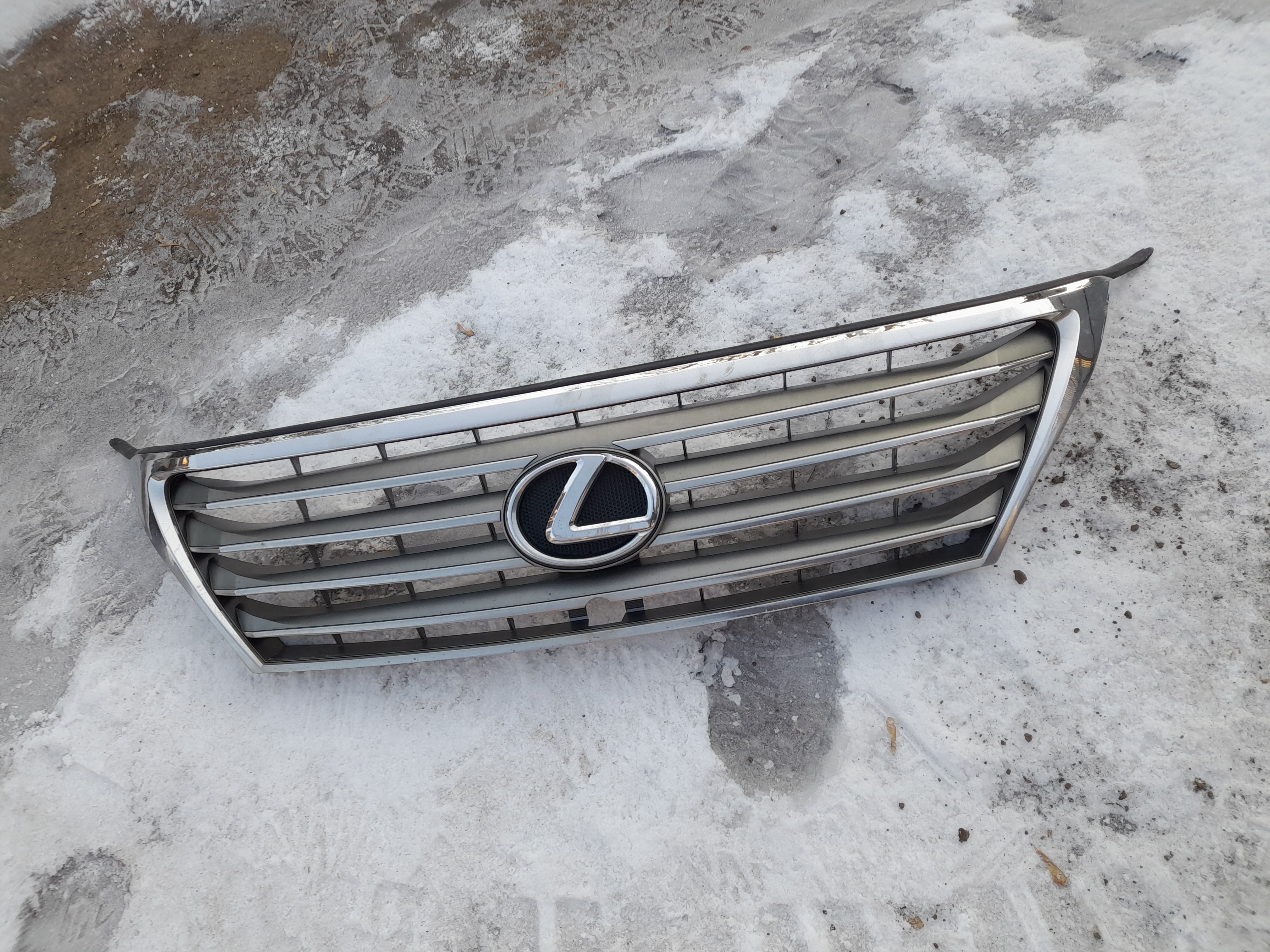 Решетка радиатора Лексус LX570 2008-2011